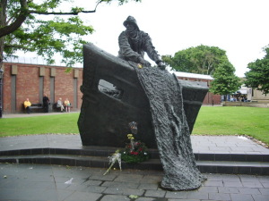 Memorial to Grimsby Fishermen