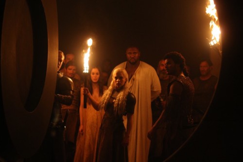 Daenerys (Emilia Clarke) locks Doreah (Roxanne McKee) and Xaro (Nonso Anozie) in his empty vault.